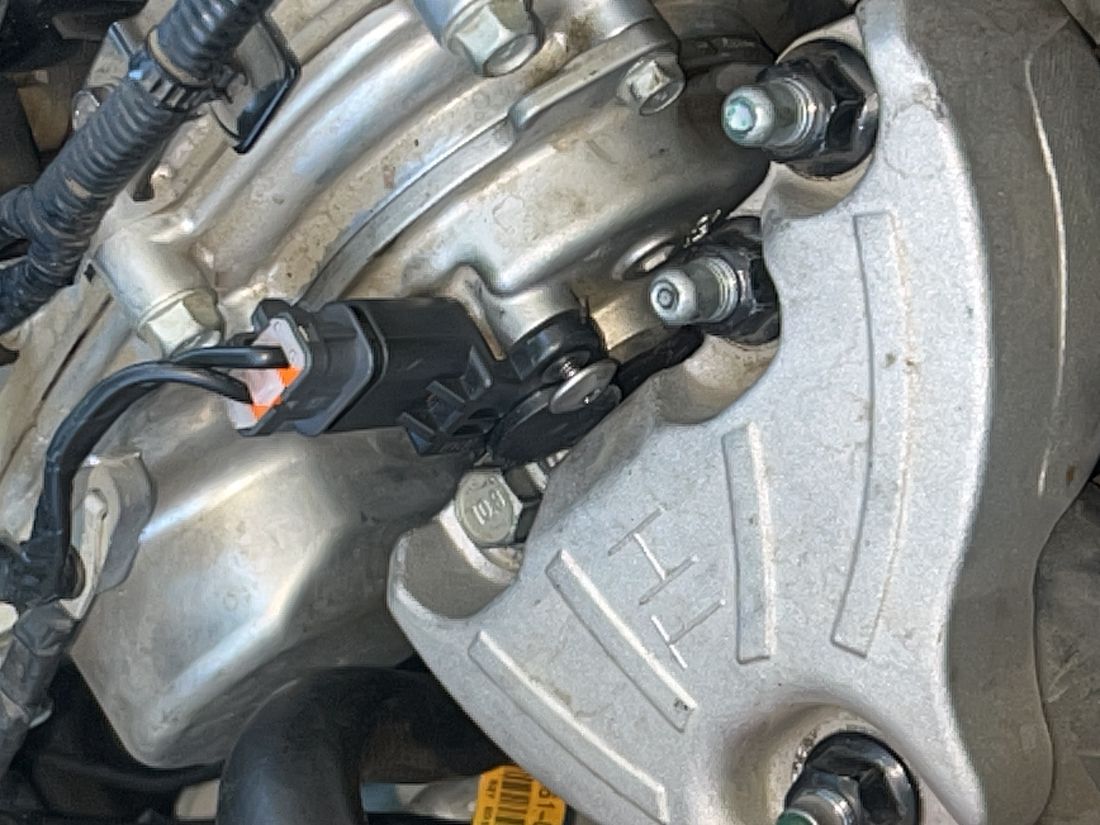 Caliper and knuckle during axle work