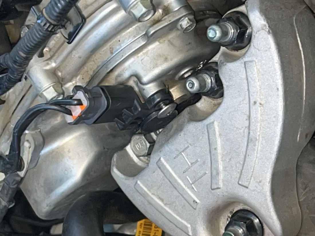 Caliper and knuckle during axle work