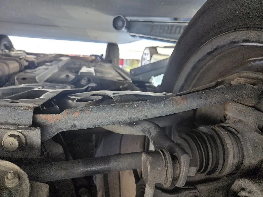 Suspension and axle under inspection