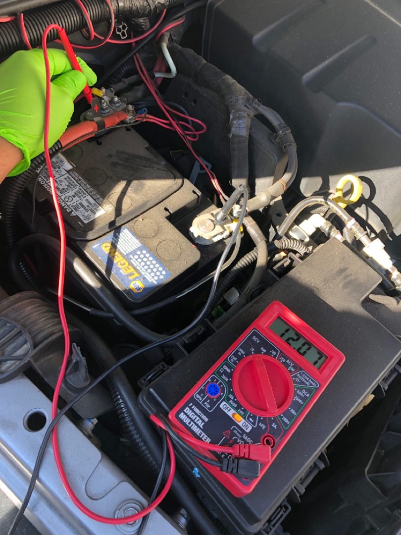 Charging system test with the multimeter
